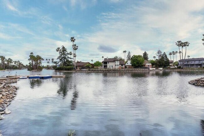 Building Photo - Beautiful Downstairs 2 Bedroom Condo Located In Gated Community Pool + Lake Access!