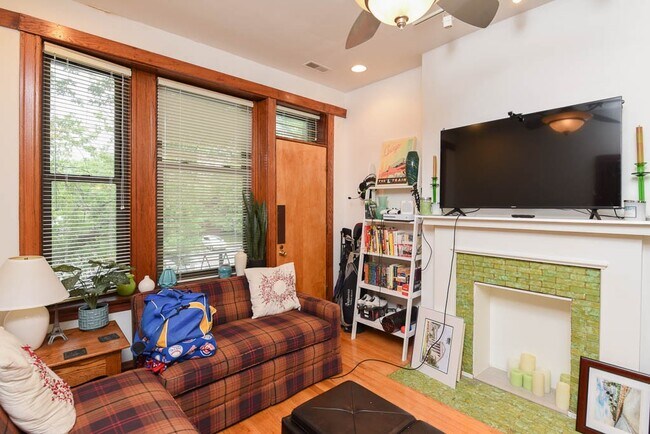 Foto del edificio - 2821 W Shakespeare Ave