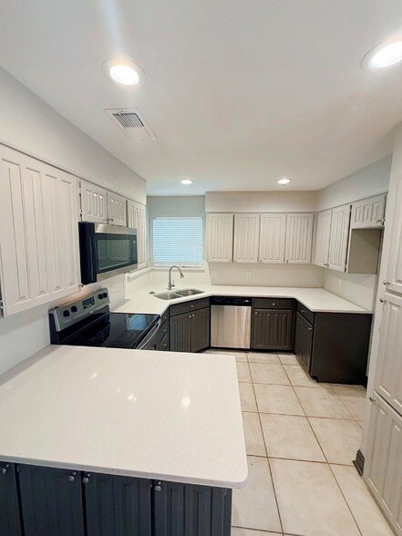 Building Photo - 5720 Sterling Green Trail