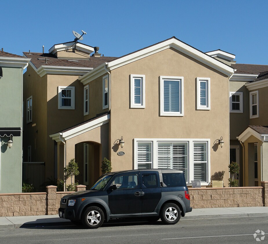 Primary Photo - 208 E Balboa Blvd