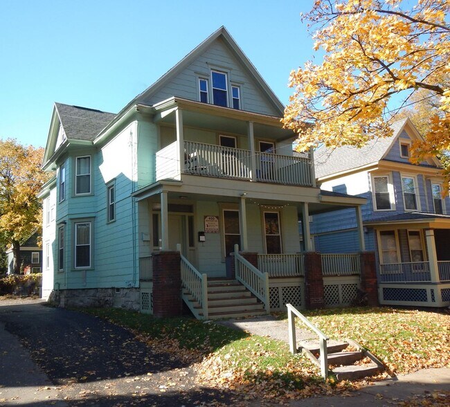 Building Photo - Close to Shops, Eateries and Buses - Avail...