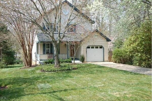 Front yard - 2848 Maple Ln