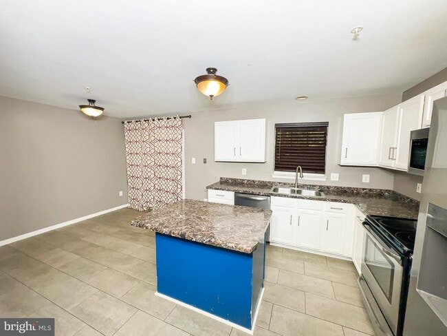Building Photo - 4826 Buxton Cir