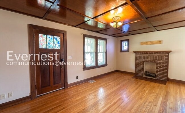 Building Photo - 4 Bed/2.5 Bath Home with Fenced Yard / Coming Soon!