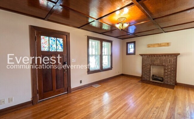 Foto del edificio - 4 Bed/2.5 Bath Home with Fenced Yard / Coming Soon!