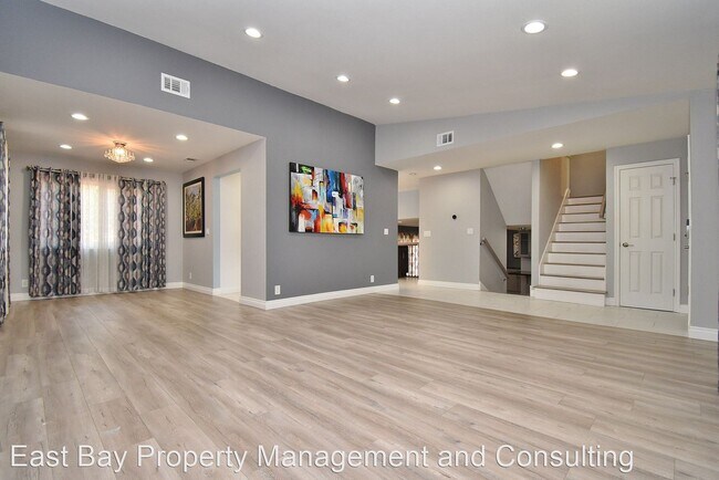 Building Photo - 4 br, 2.5 bath House - 260 Tuolumne Dr.