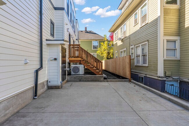 Estacionamiento privado (Unidad 4) - 2175 SE Stark St