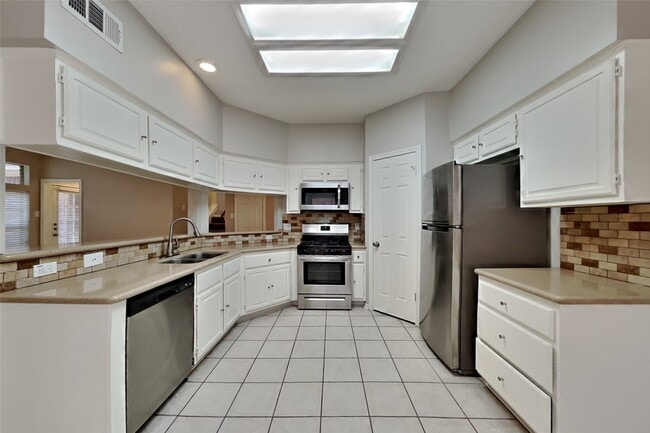Foto del edificio - 7711 Thorncreek Way