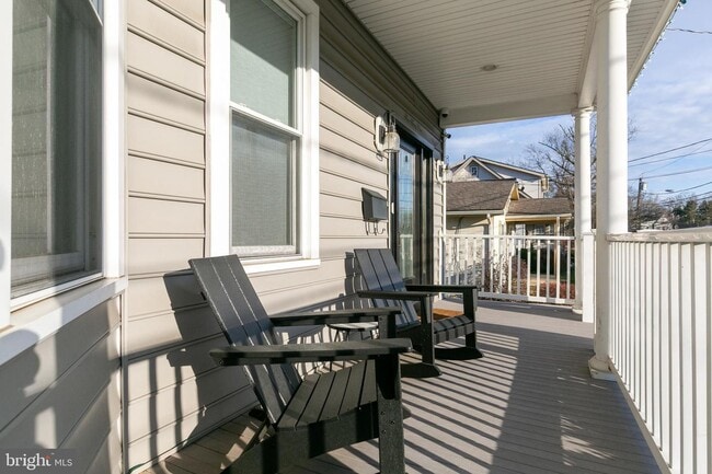 Building Photo - 439 E Melrose Ave