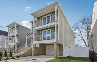 Building Photo - 139 N 15th St