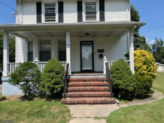 Building Photo - 10 Lincoln Ave W