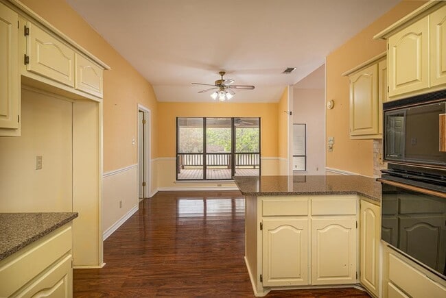 Building Photo - 108 Holly Hill Dr