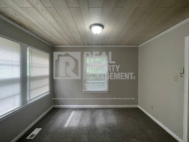 Foto del edificio - Spacious Three Bedroom House off of Napier...