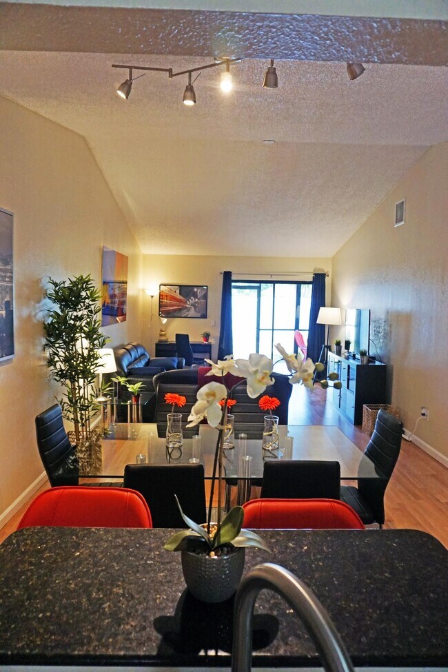 Foto del edificio - 1308 White Pine Dr