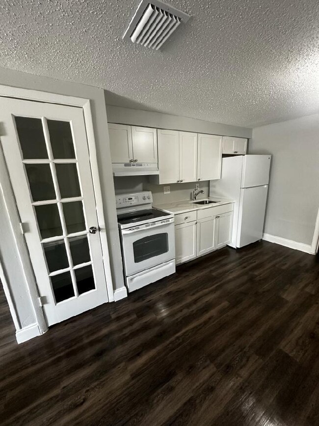 Building Photo - 907 35th Ave W