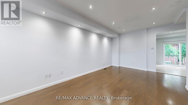 Building Photo - 46 Wyper Square