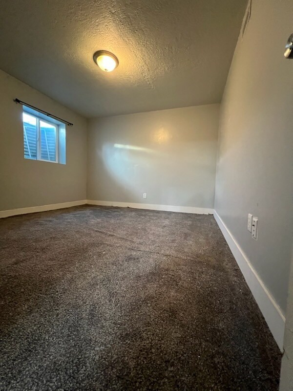 Foto del edificio - 47 360 E