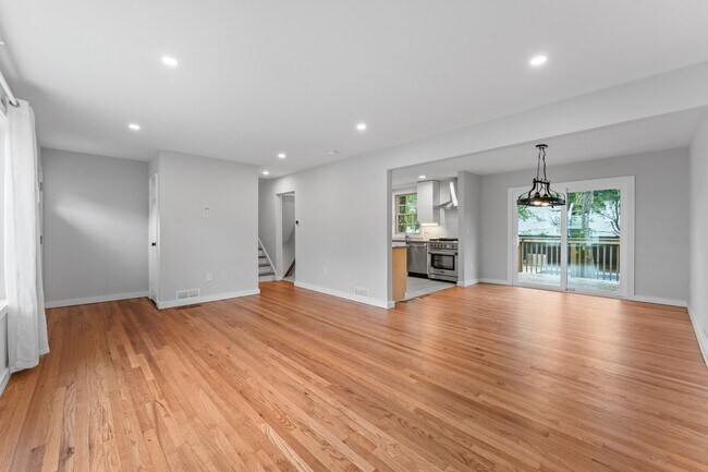 Building Photo - 8 Brook Way