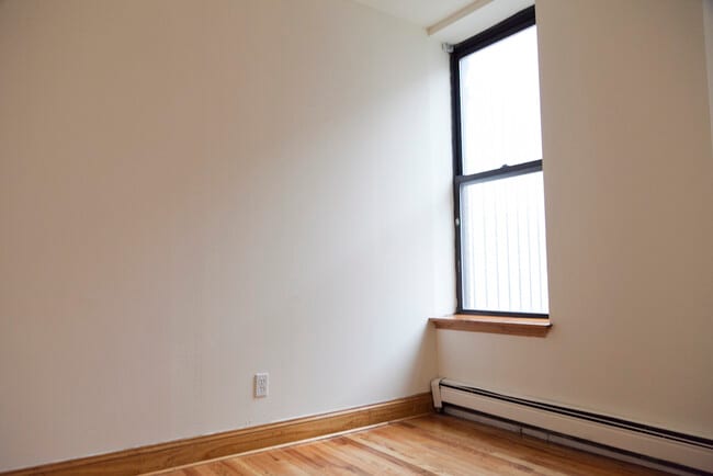 Building Photo - 814 Tenth Avenue
