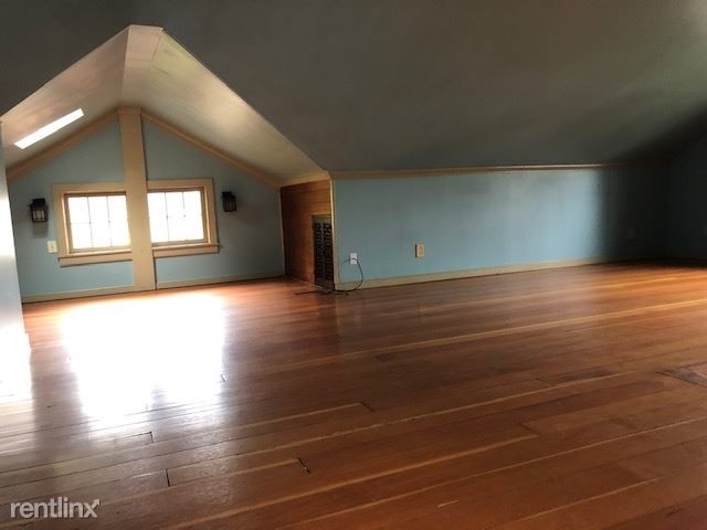 Building Photo - Studio, 1 bath House - 9889 NW Hoge Ave