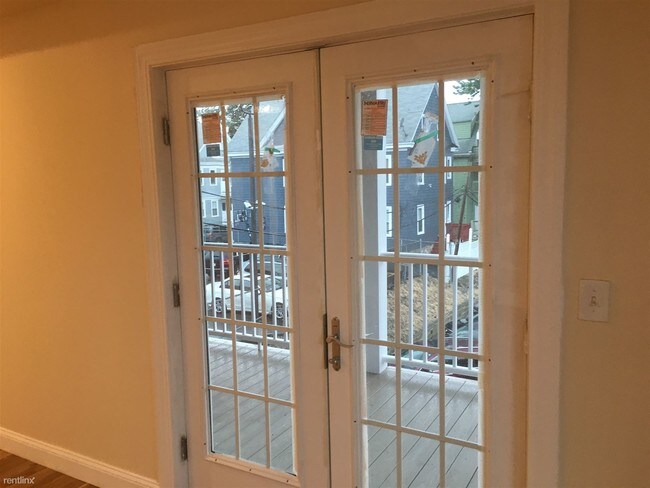 Building Photo - 3 br, 2 bath Apartment - 248 Bowdoin St