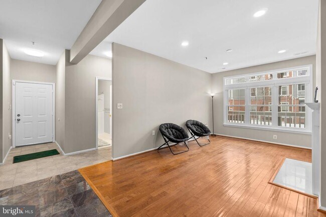 Foto del edificio - 9404 Groffs Mill Dr
