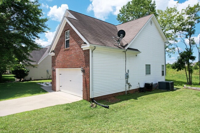 Foto del edificio - 3120 Pin Oaks Cir NE
