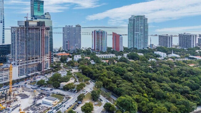 Foto del edificio - 79 SW 12th St