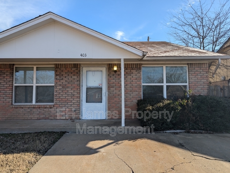 Foto principal - 403 S Elm Ct