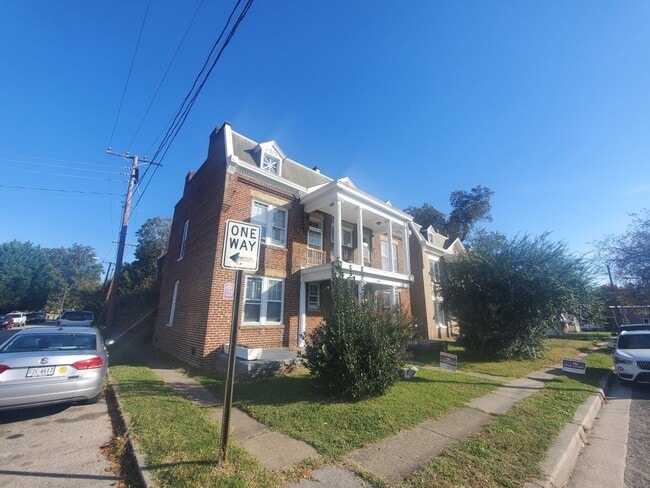 Building Photo - 200 Minor St