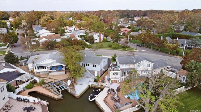 Foto del edificio - 150 E Shore Dr