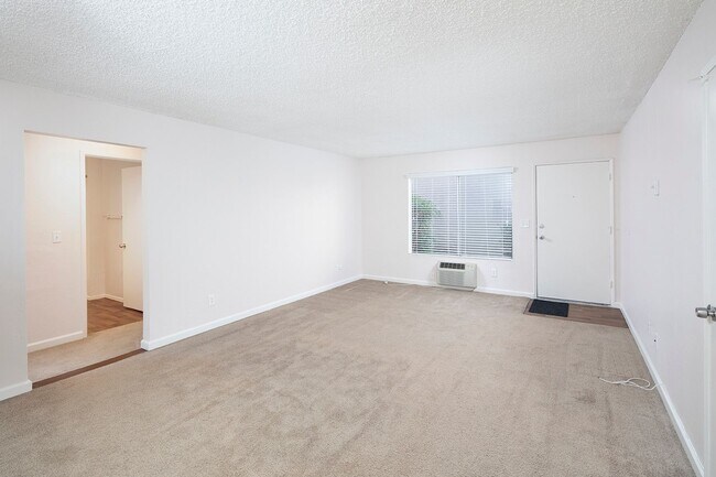 Foto del edificio - El Cajon 2 Bed/1 Bath in Gated Community with AC, Large Patio, and Parking