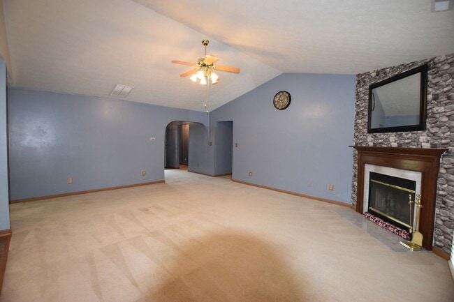 Building Photo - 3 Bedroom 2 Bath Home with Garage