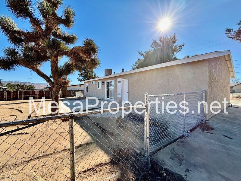 Primary Photo - 16636 Mesquite St