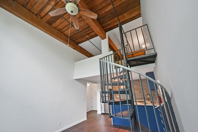Foto del edificio - 384 Trenton Ave
