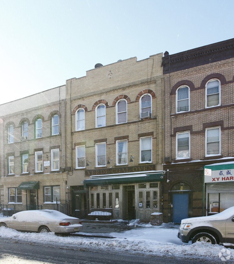 Primary Photo - 254 Irving Ave