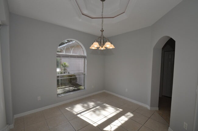 Building Photo - "Spacious 2086 Sq Ft Oasis 4 bedrooms , 2 ...
