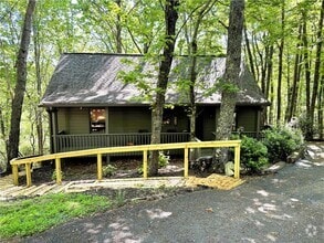 Building Photo - 438 Hunters Trce
