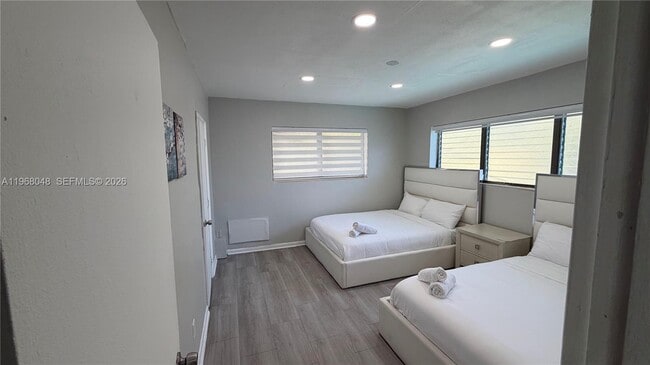 Building Photo - 10004 E Bay Harbor Dr