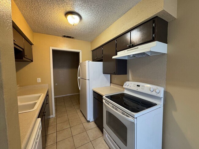 Foto del edificio - 1102 Covey Ln