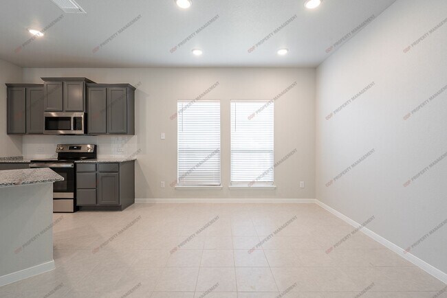 Foto del edificio - 1458 Shadow Hl Ln