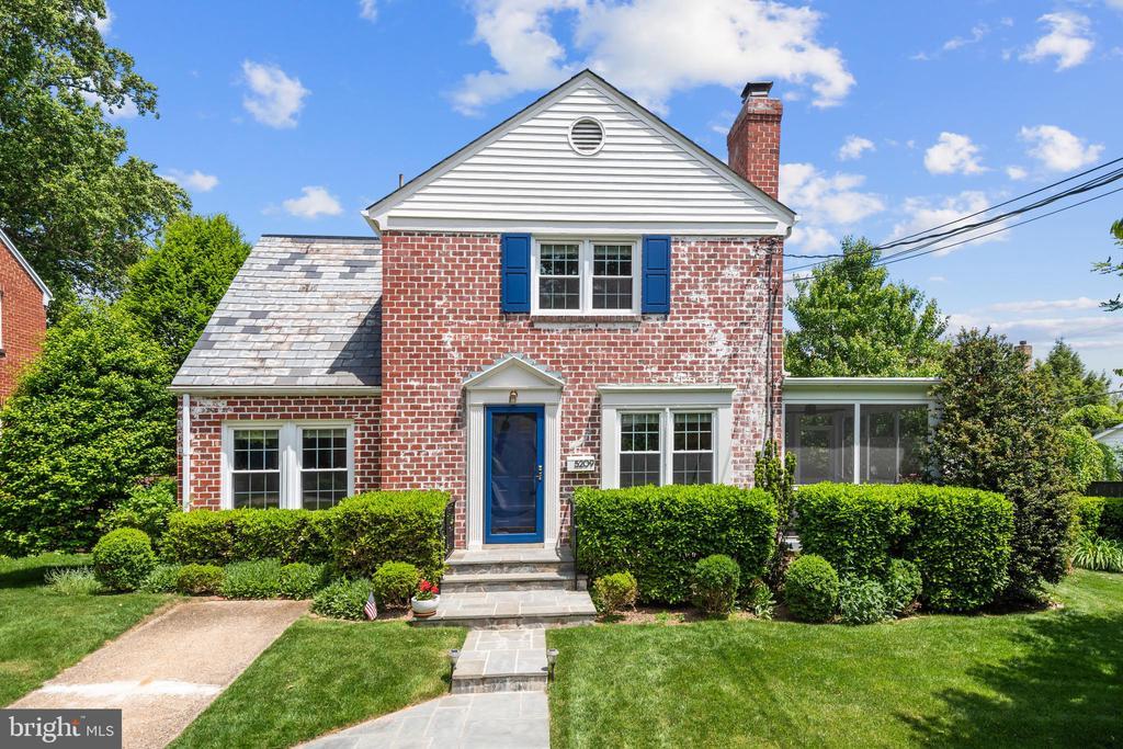 Foto principal - 5209 Nahant St