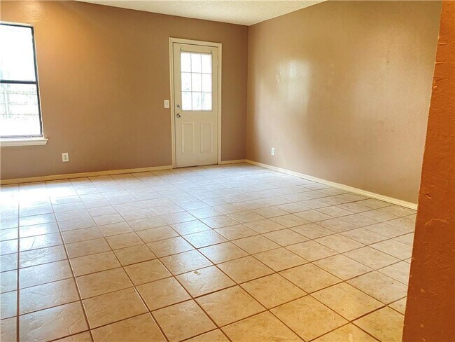 Foto del edificio - 1408 Christy Dr