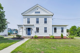 Building Photo - 1070 Enfield St