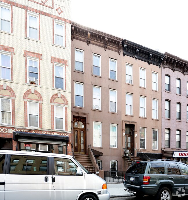 Building Photo - 519 Henry St