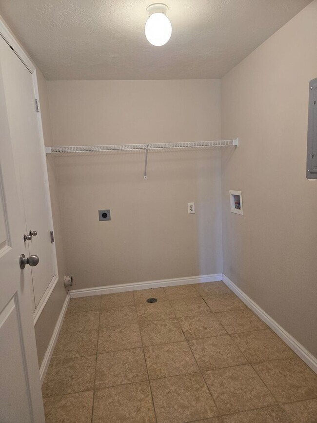 Foto del edificio - 3 bedroom 2 Bath condo