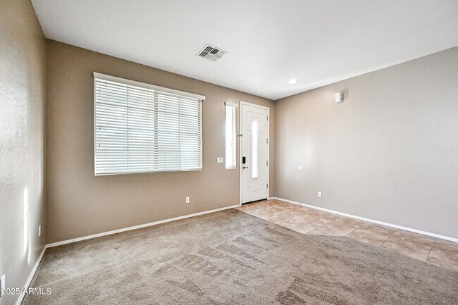 Foto del edificio - 15342 W Windsor Ave