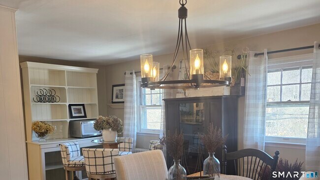 Foto del edificio - 84 E Main St