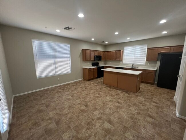 Building Photo - 1021 E Julian Dr