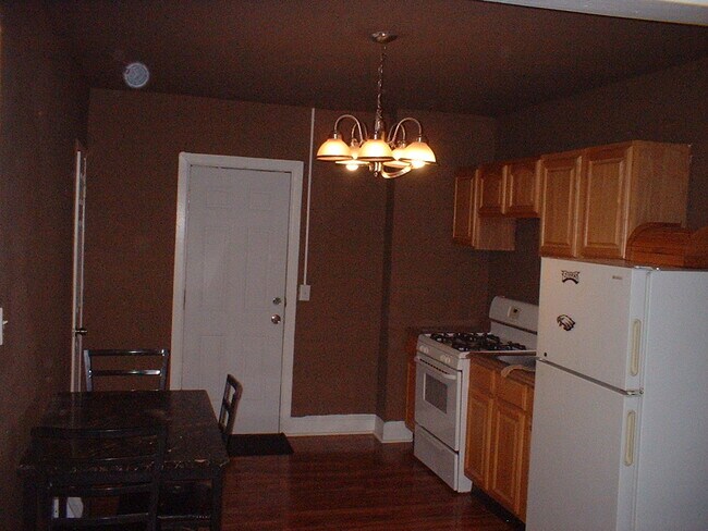 Kitchen - 2605 N Sartain St